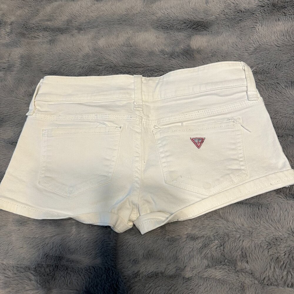 White Guess Short Shorts - Stylish and Summer-Ready - Picture 4 of 4
